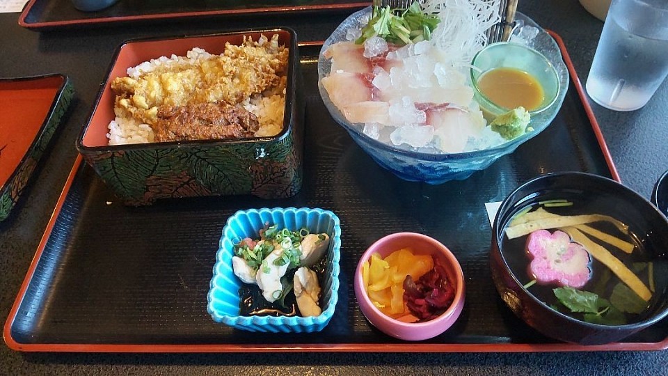 鯰の天丼と、鯉のあらいのランチセット